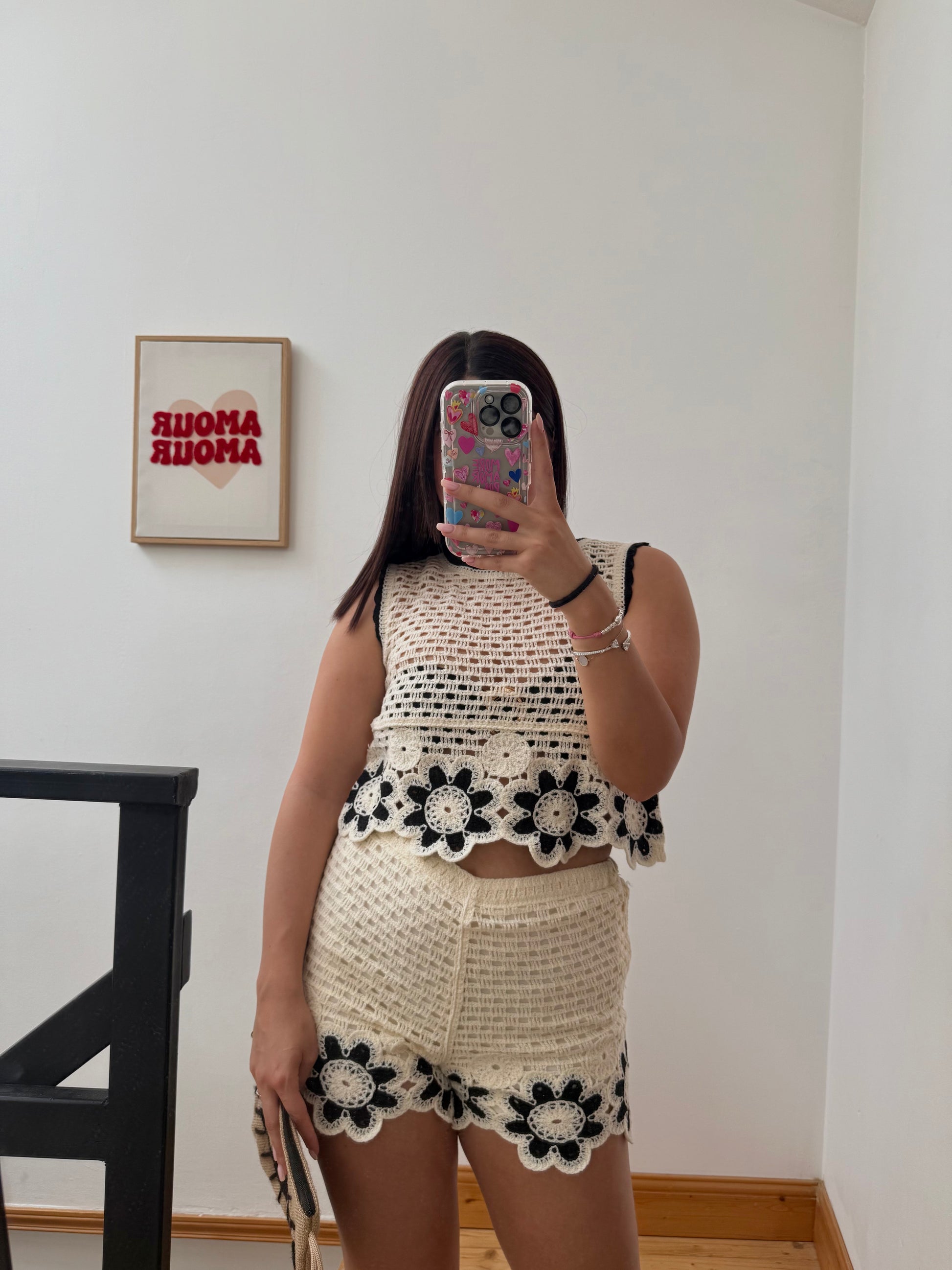 Ensemble short & débardeur crochet – Fleurs noir & blanc 🌼 (disponible en 3 couleurs)
