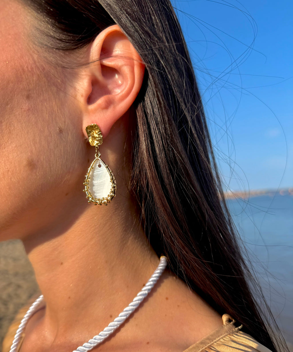 ✨ Boucles d’Oreilles Goutte Nacrée & Doré